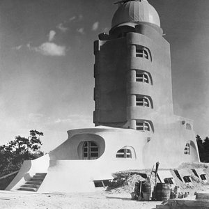 Einsteinturm-1922-Fertigstellung_Bildarchiv_Foto_Marburg